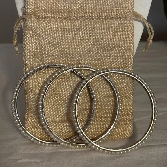 Beautiful Pearl in Silver Tone a set of 3 Bracelets (size 8) with pouch - Picture 12 of 12